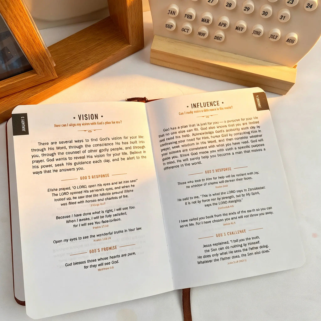 A Minute with God – Men’S Daily Prayer Journal, 365 Days One-Minute Devotions Notebook for Busy Dads & Professionals | Premium Luxleather Cover Christian Prayer Book for Spiritual Growth | Ideal Father’S Day, Christmas & Birthday Faith Gift