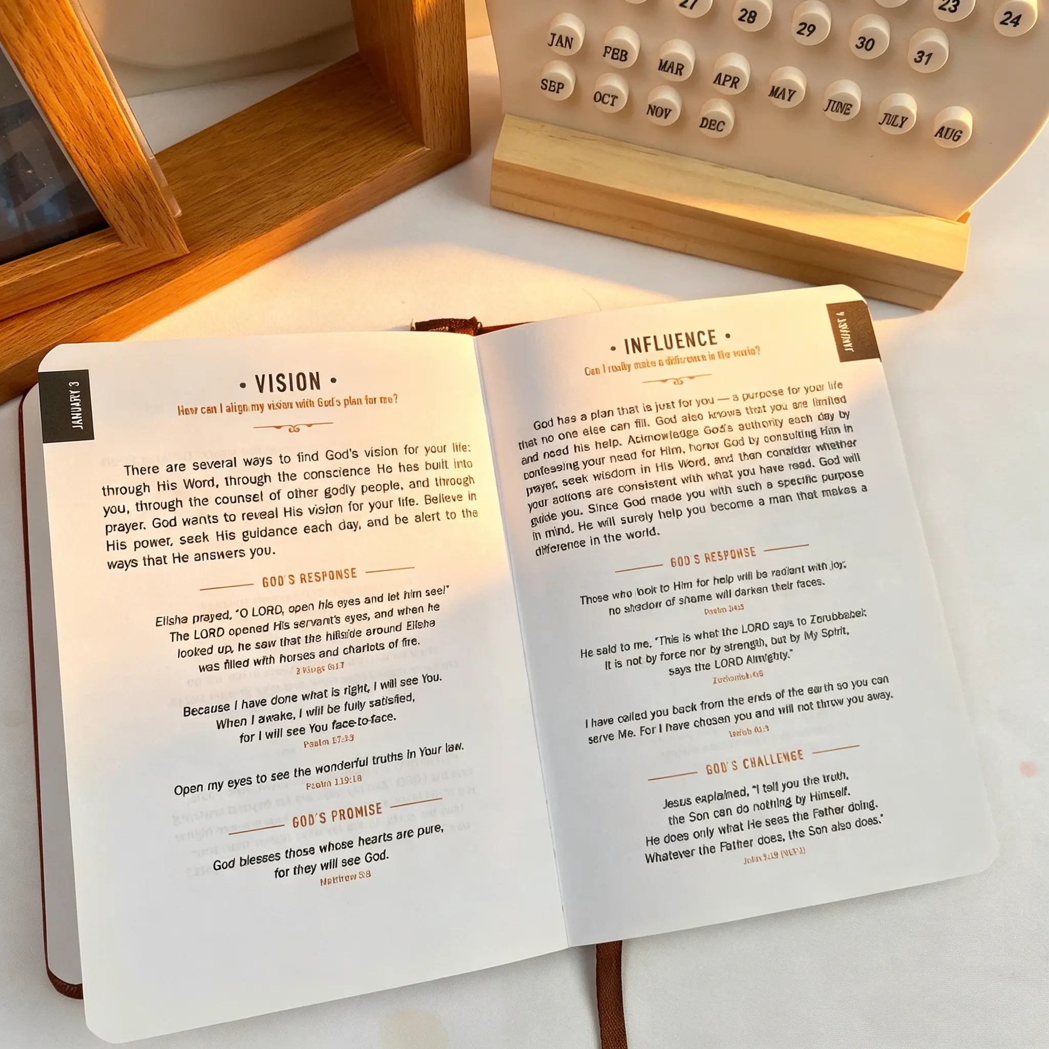 A Minute with God – Men’S Daily Prayer Journal, 365 Days One-Minute Devotions Notebook for Busy Dads & Professionals | Premium Luxleather Cover Christian Prayer Book for Spiritual Growth | Ideal Father’S Day, Christmas & Birthday Faith Gift