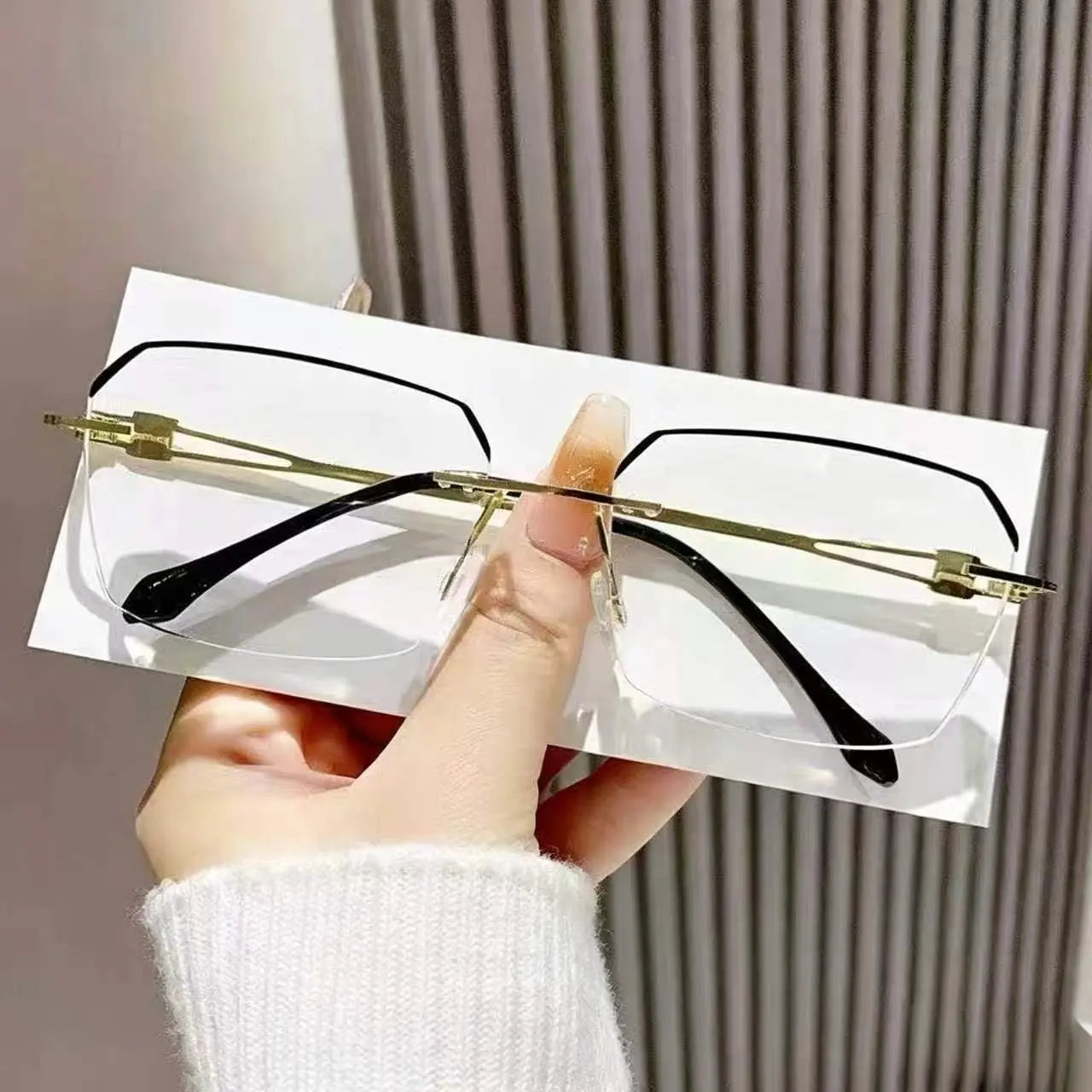 Classic Style Reading Glasses for Men and Women, Lightweight Metal Frame, Ideal for Reading and Craft Work