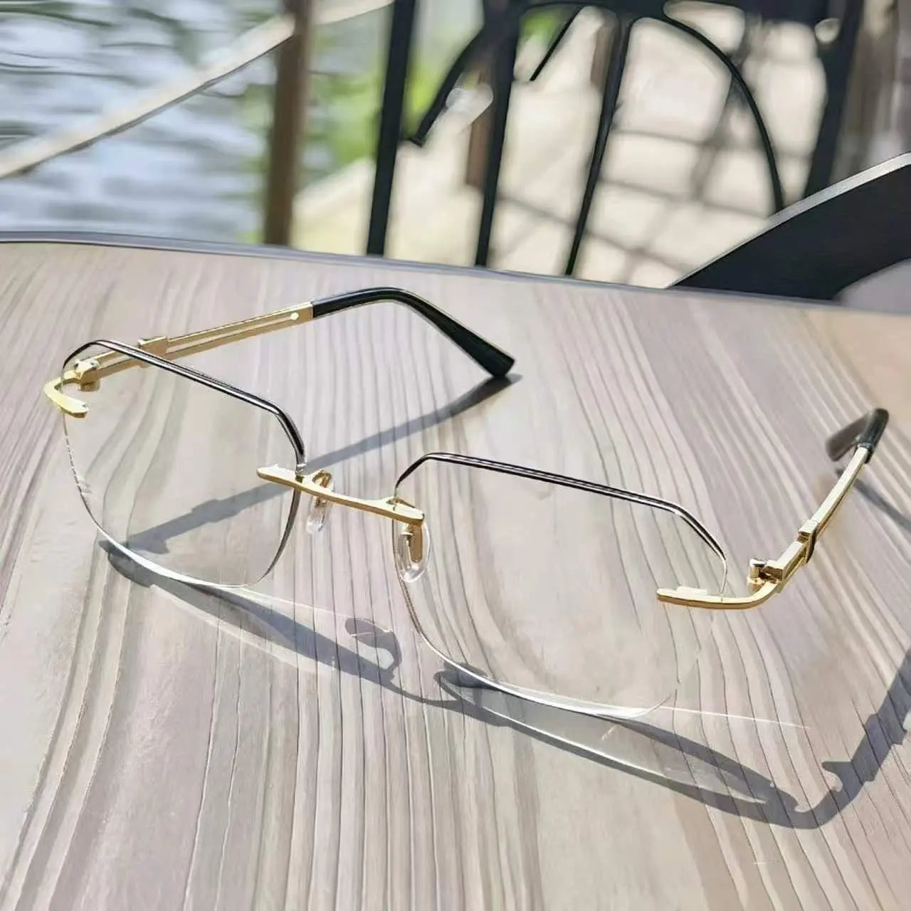 Classic Style Reading Glasses for Men and Women, Lightweight Metal Frame, Ideal for Reading and Craft Work