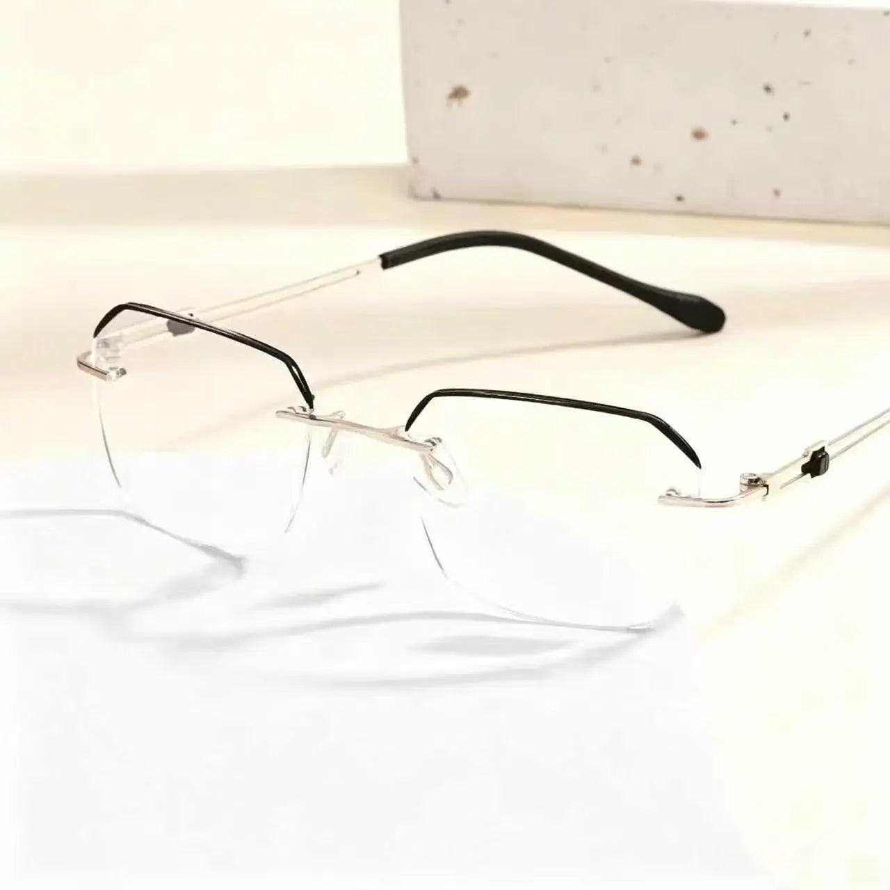 Classic Style Reading Glasses for Men and Women, Lightweight Metal Frame, Ideal for Reading and Craft Work